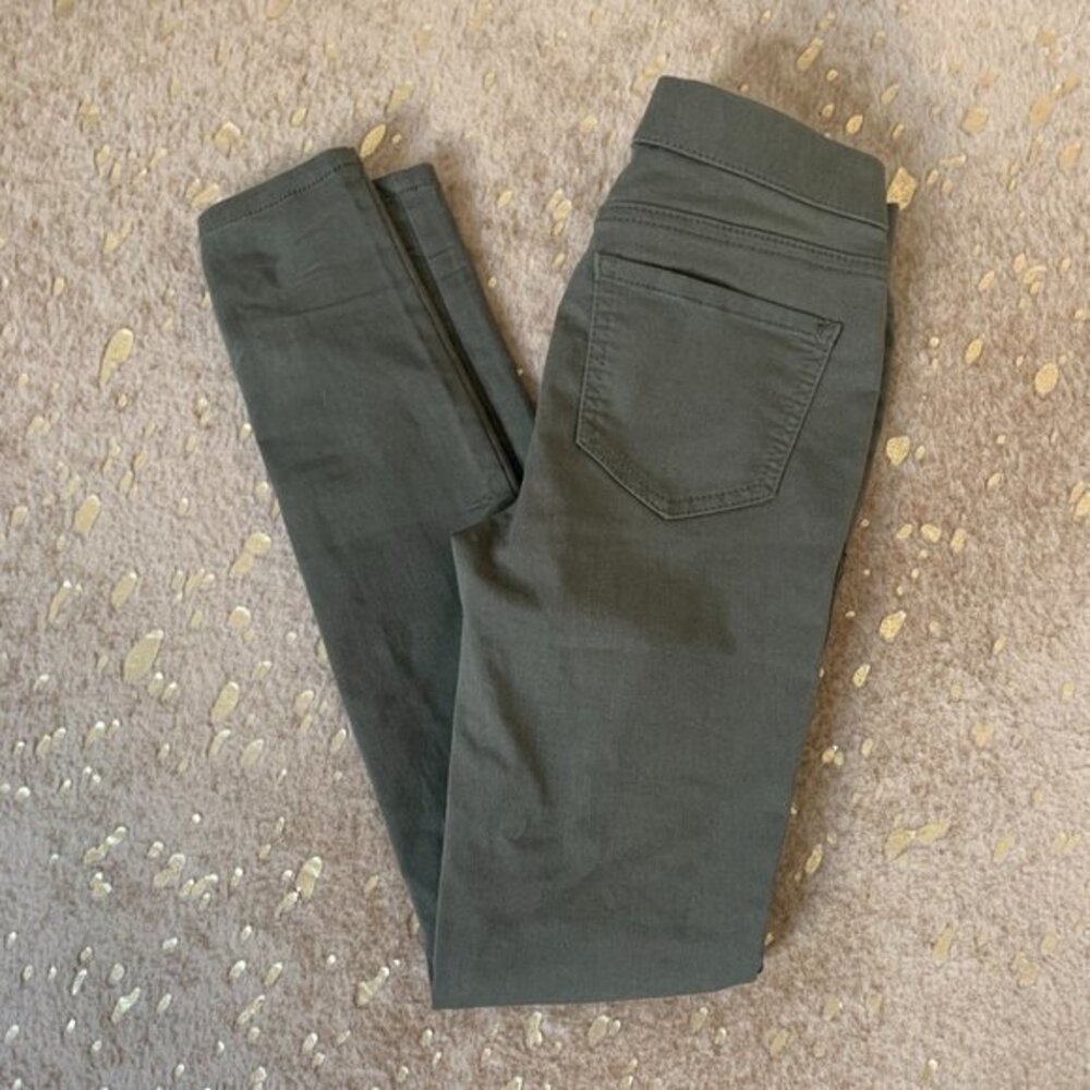 No Boundaries Skinny Green Pants
